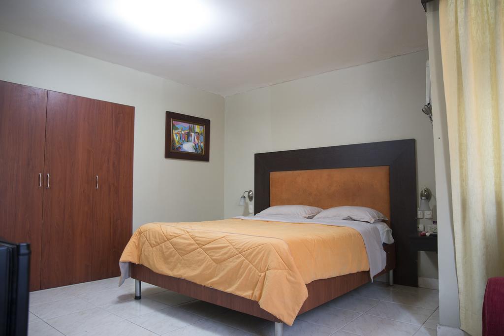 Tropical Inn Hotel Guayaquil Buitenkant foto