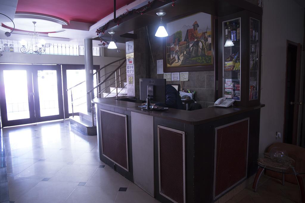 Tropical Inn Hotel Guayaquil Buitenkant foto