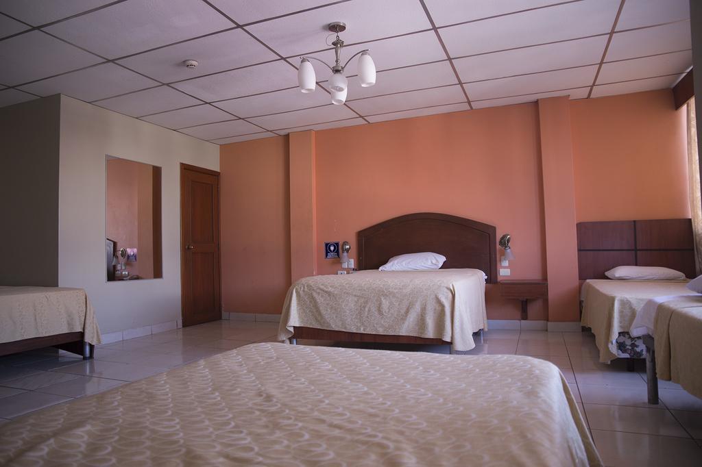 Tropical Inn Hotel Guayaquil Buitenkant foto